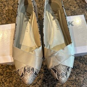 Anne Klein snake print shoes, like new